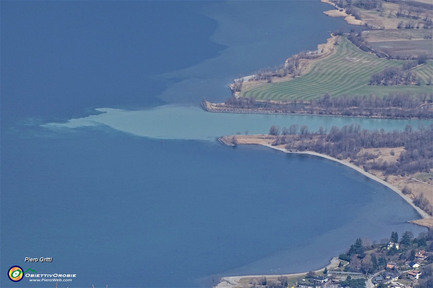 33 Maxi zoom sull'Adda che si immette nel Lago di Como.JPG